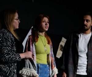 Aranızda Yazar Var Mı? Sahnelendi