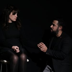 Evlilikte Ufak Tefek Cinayetler Sahnelendi